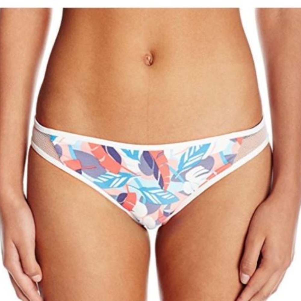 Vince Camuto White Mesh Hips Floral Full Coverage